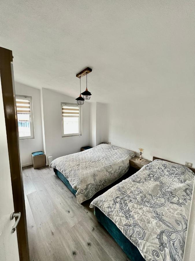 Vila Nikolla โปกราเดซ ภายนอก รูปภาพ
