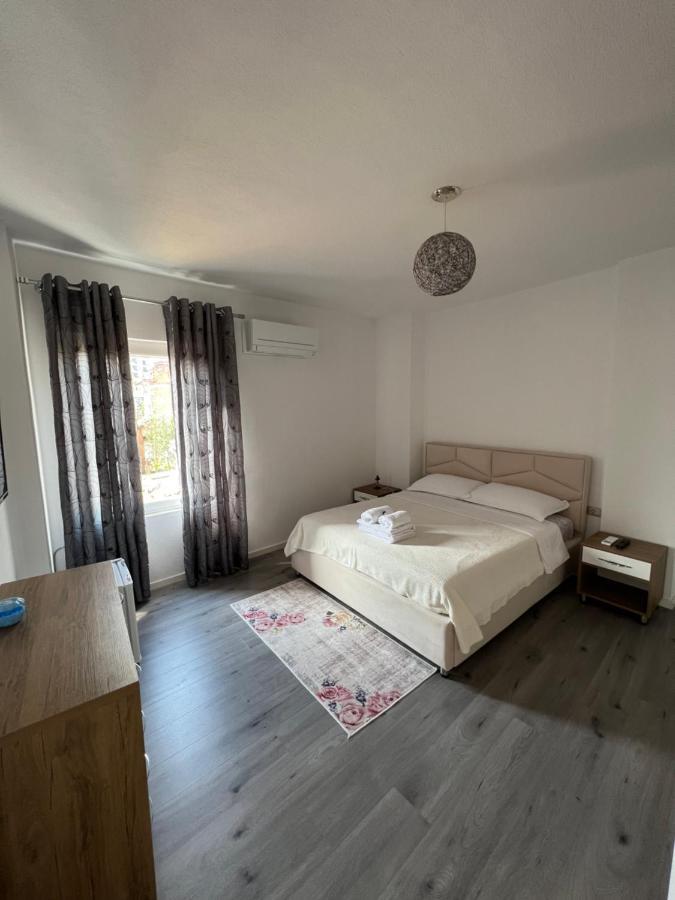 Vila Nikolla โปกราเดซ ภายนอก รูปภาพ