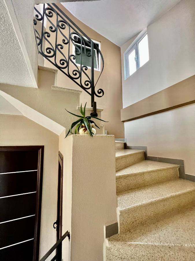 Vila Nikolla โปกราเดซ ภายนอก รูปภาพ