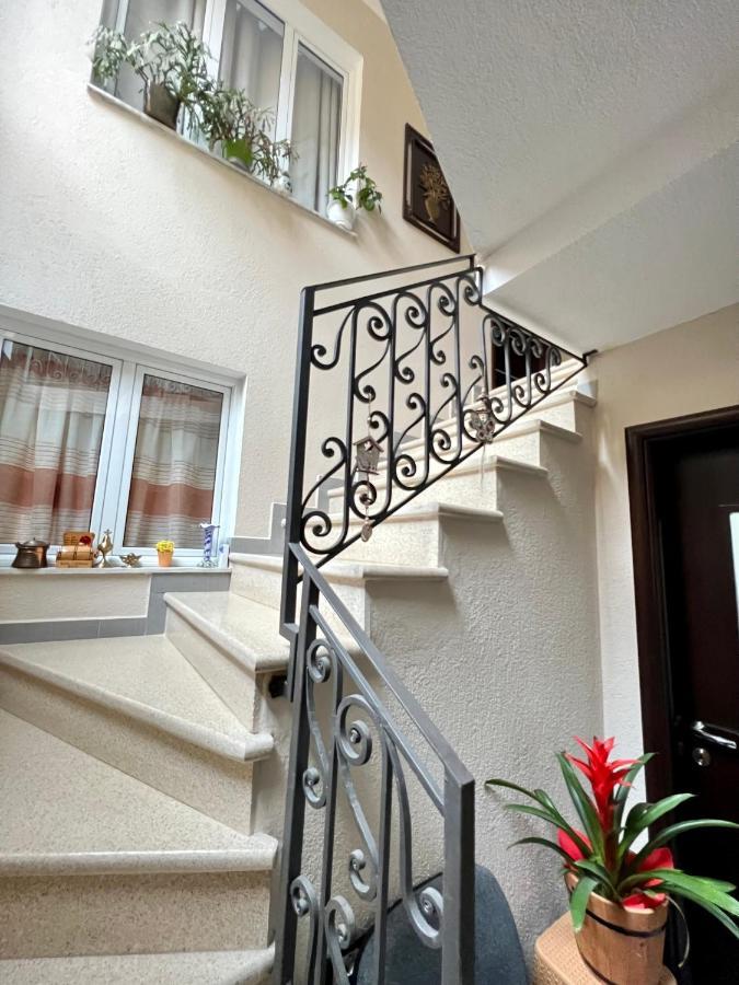 Vila Nikolla โปกราเดซ ภายนอก รูปภาพ